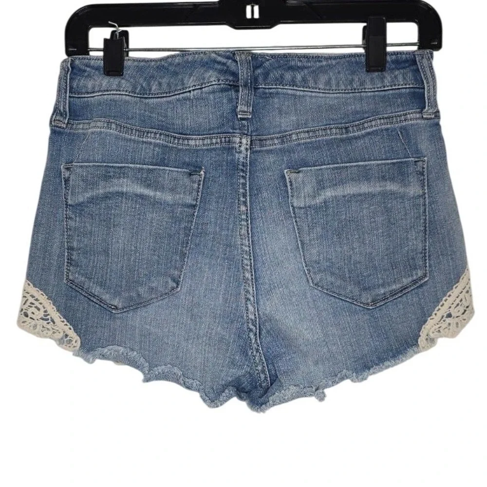 Mossimo Womens High Rise Denim Shorts Medium Wash Crochet Lace Trim Boho Size 2